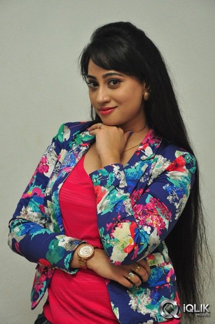 Anchor-Ashwini-At-Iddaram-Movie-Audio-Launch